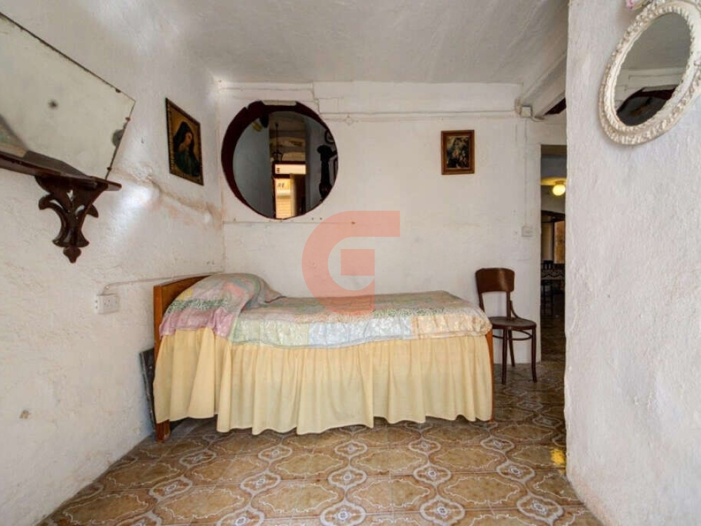 5ae18980-0bbd-48d1-a262-a5ad59a05a09